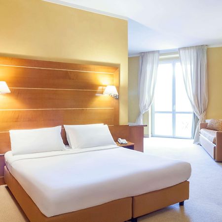 ไอบิส สไตล์ บารี โจวินัซโซ Hotel โจวีนัซโซ ภายนอก รูปภาพ