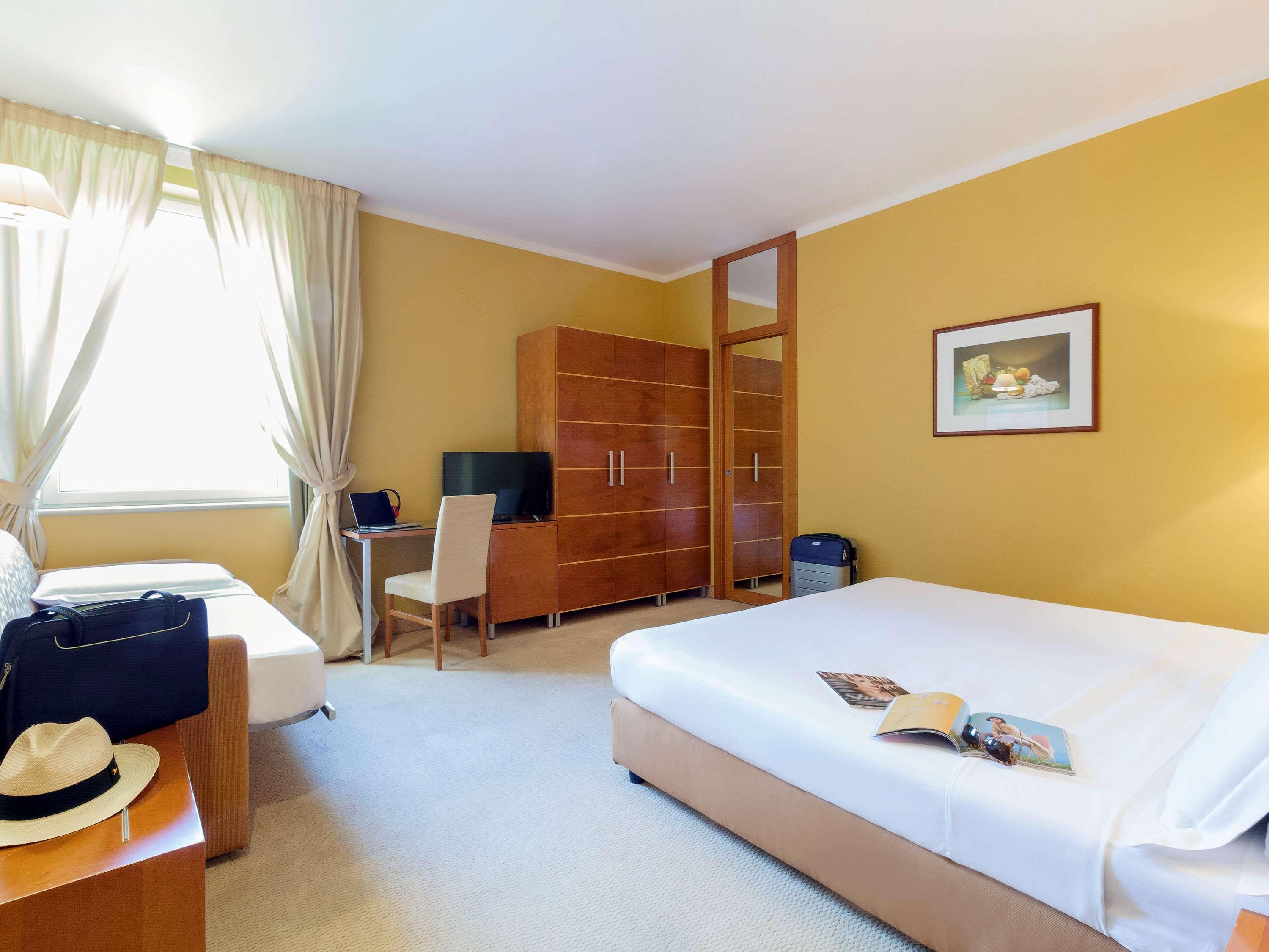 ไอบิส สไตล์ บารี โจวินัซโซ Hotel โจวีนัซโซ ภายนอก รูปภาพ