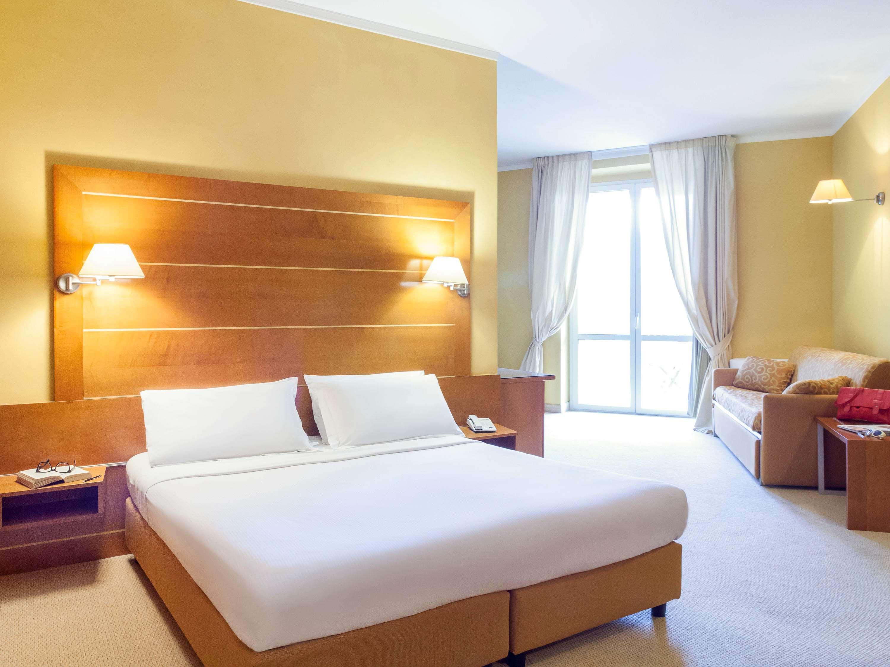 ไอบิส สไตล์ บารี โจวินัซโซ Hotel โจวีนัซโซ ภายนอก รูปภาพ
