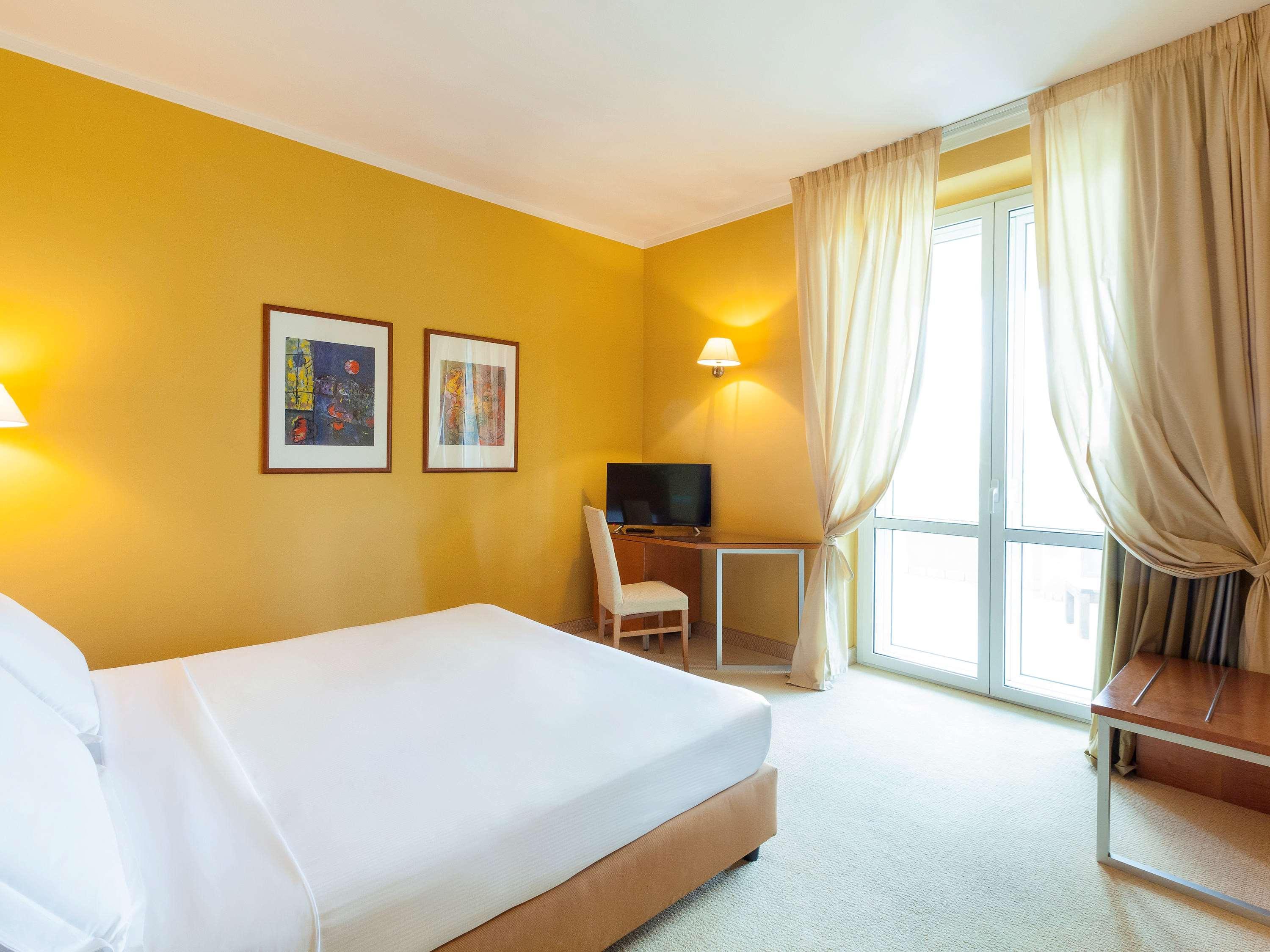ไอบิส สไตล์ บารี โจวินัซโซ Hotel โจวีนัซโซ ภายนอก รูปภาพ
