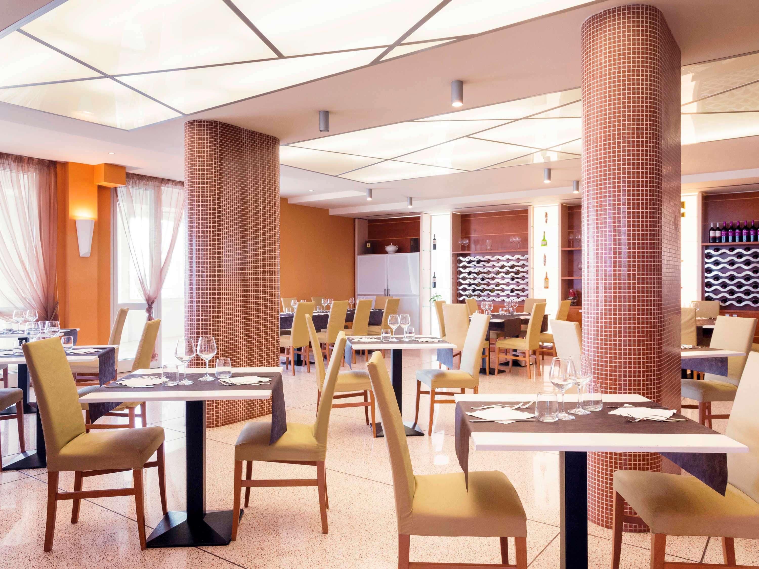 ไอบิส สไตล์ บารี โจวินัซโซ Hotel โจวีนัซโซ ภายนอก รูปภาพ
