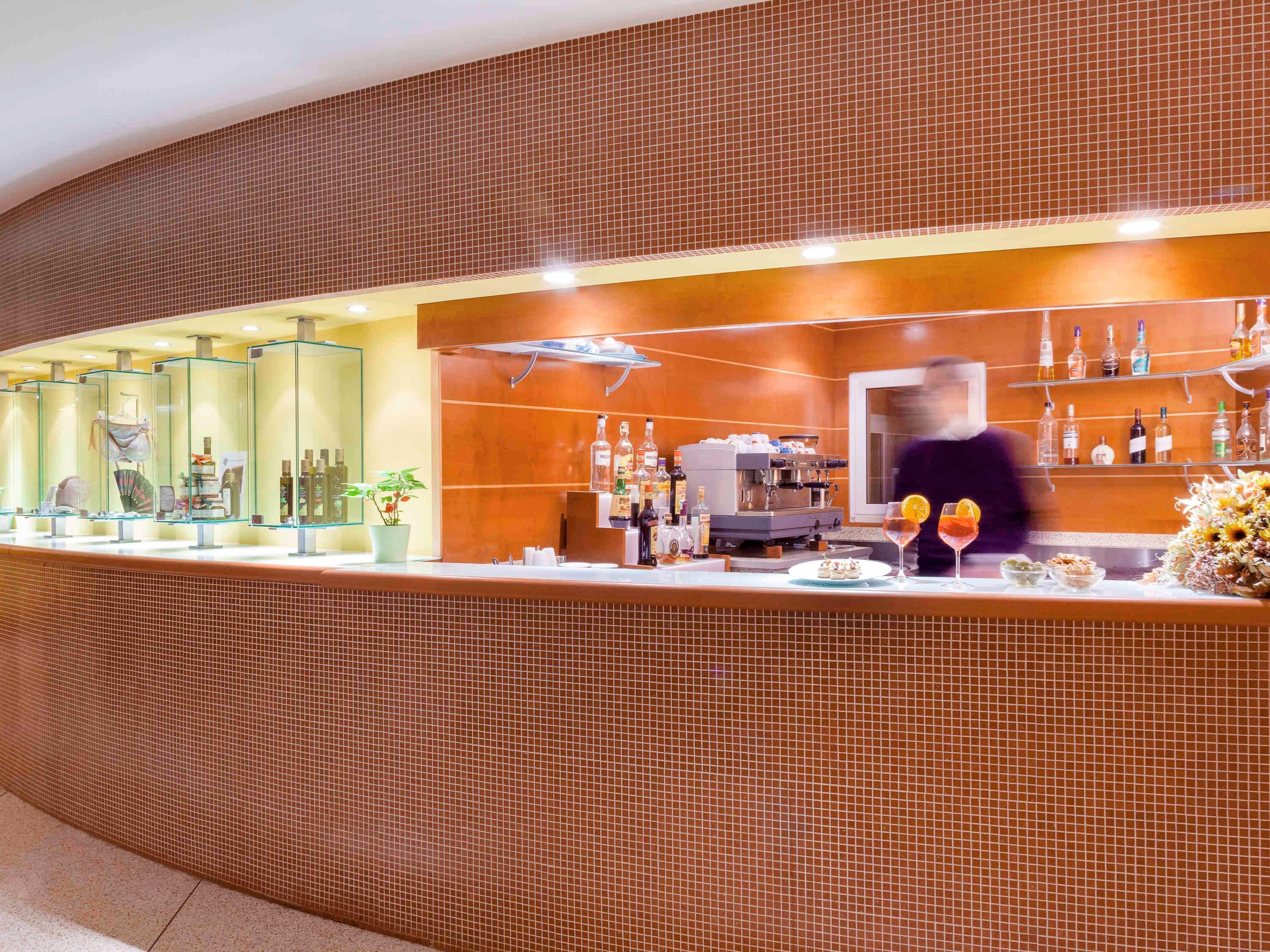 ไอบิส สไตล์ บารี โจวินัซโซ Hotel โจวีนัซโซ ภายนอก รูปภาพ
