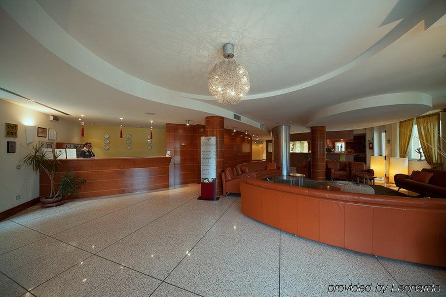 ไอบิส สไตล์ บารี โจวินัซโซ Hotel โจวีนัซโซ ภายนอก รูปภาพ