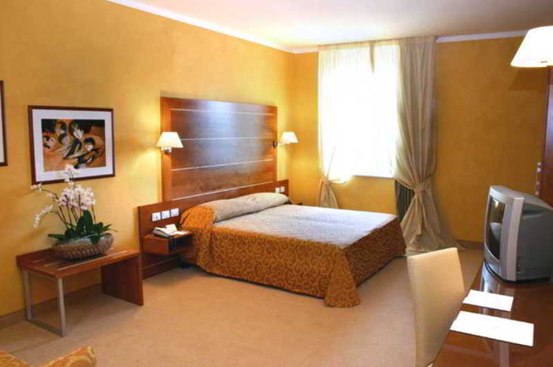 ไอบิส สไตล์ บารี โจวินัซโซ Hotel โจวีนัซโซ ภายนอก รูปภาพ