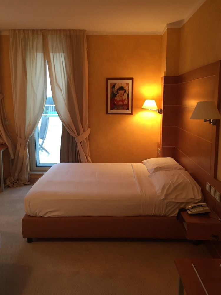 ไอบิส สไตล์ บารี โจวินัซโซ Hotel โจวีนัซโซ ภายนอก รูปภาพ