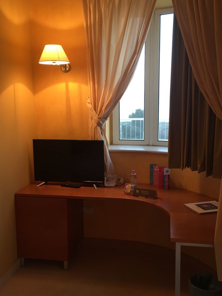 ไอบิส สไตล์ บารี โจวินัซโซ Hotel โจวีนัซโซ ภายนอก รูปภาพ