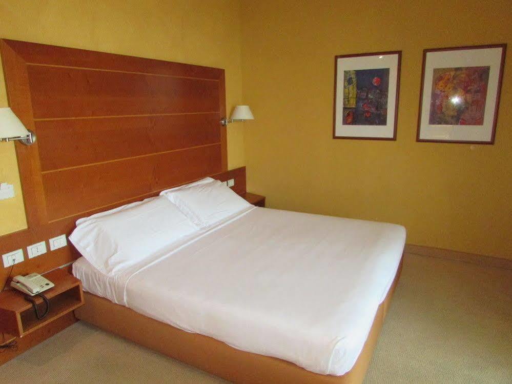 ไอบิส สไตล์ บารี โจวินัซโซ Hotel โจวีนัซโซ ภายนอก รูปภาพ